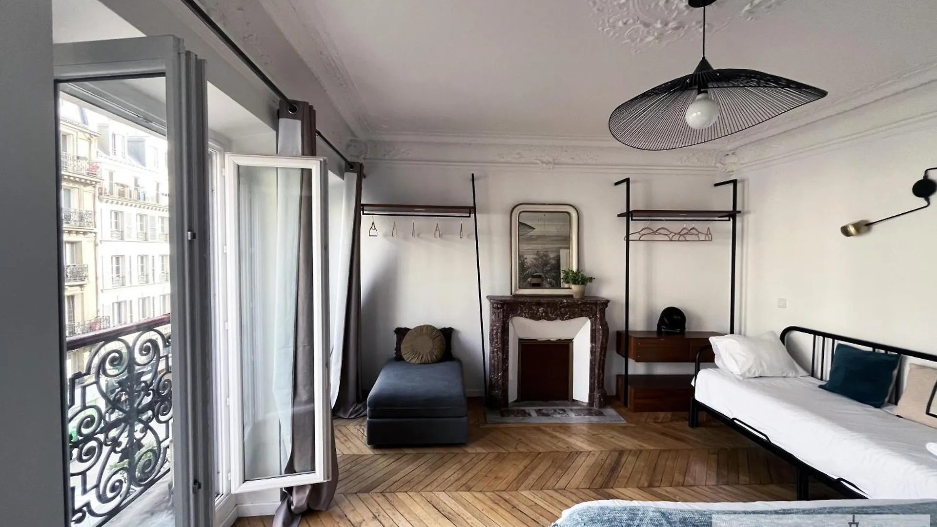 Urban Flat 99 - Spacious 6 Bdr Apartment In باريس